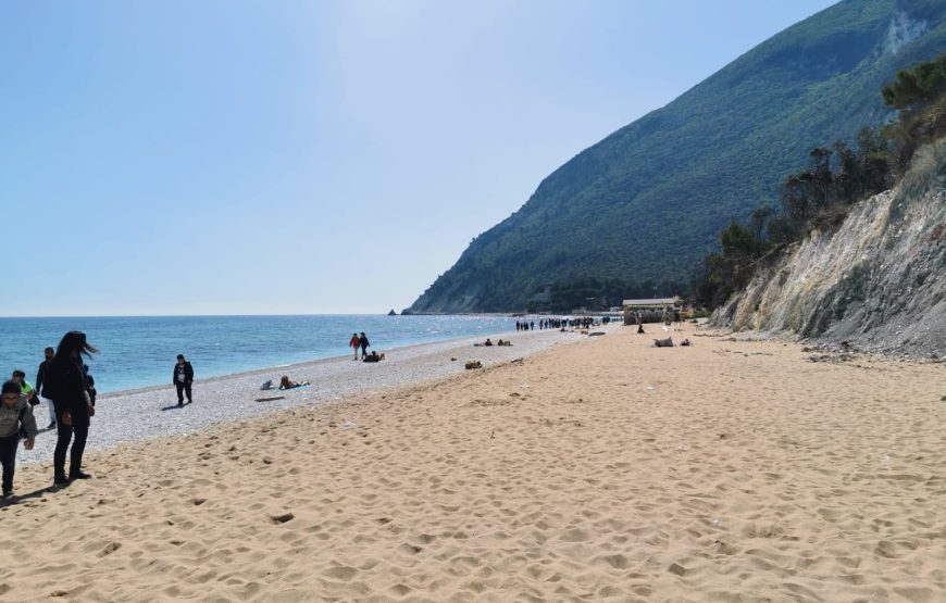 Portonovo: Natura e Storia della baia verde