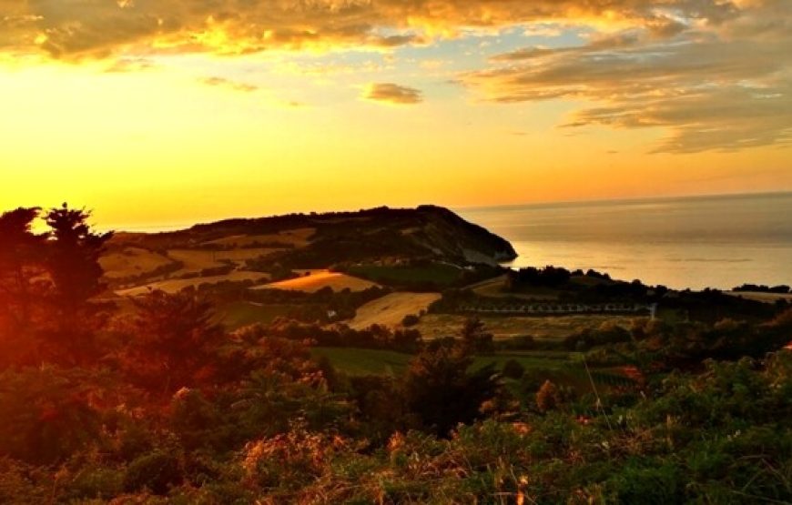 Tramonto, Picnic ed Escursione Notturna sul Conero