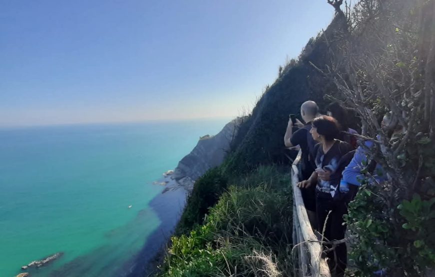 TRAVERSATA D’ANCONA: Camminando sopra le Falesie d’Ancona Passeggiata Storica-Naturalistica