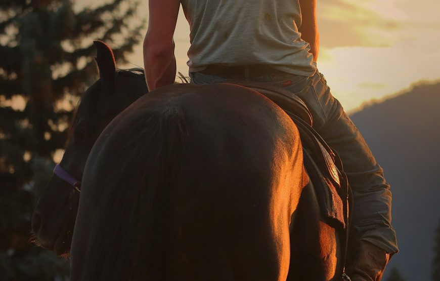 ALBA A CAVALLO TRA MARE E COLLINE