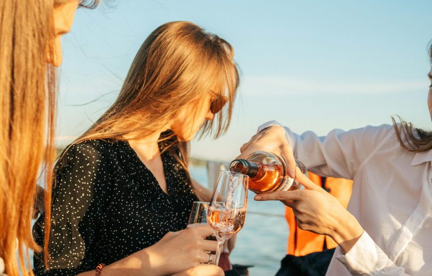 Addio al nubilato in barca dal Conero alle 2 Sorelle