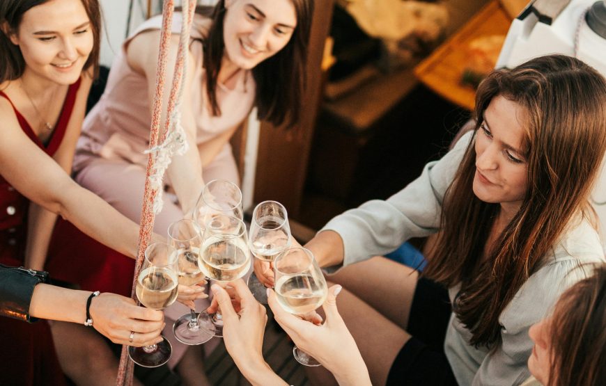 Addio al nubilato in barca dal Conero alle 2 Sorelle