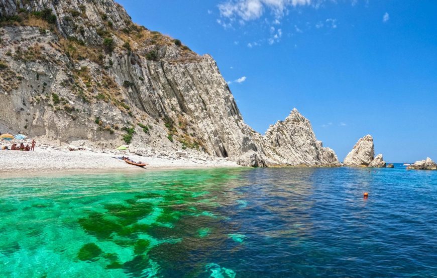 Noleggio Barca Spritz in Esclusiva per Esplorare il Conero
