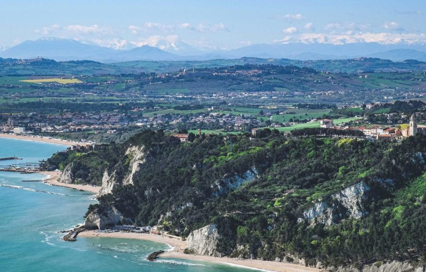 Noleggio Barca Spritz in Esclusiva per Esplorare il Conero