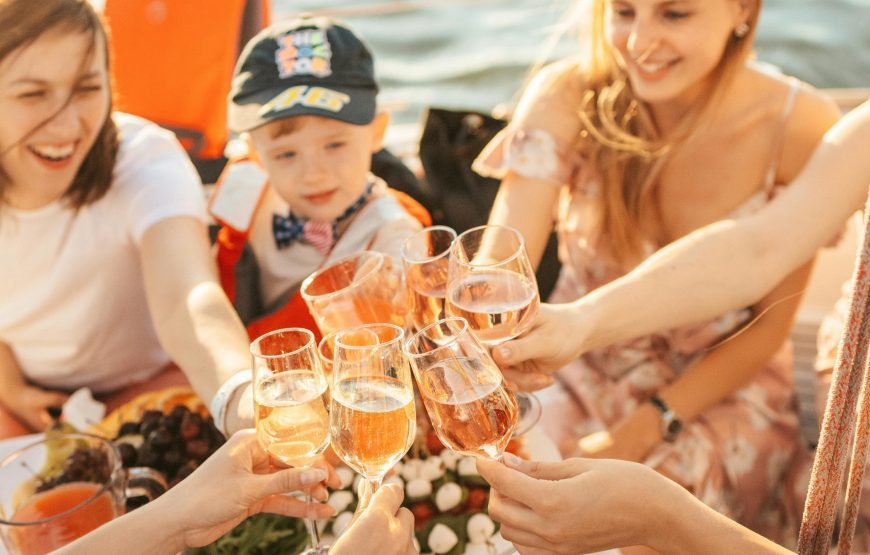 Noleggio Barca Spritz in Esclusiva per Esplorare il Conero